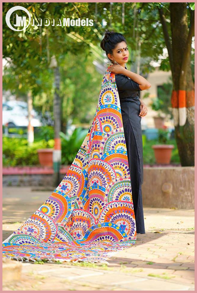 Supriya Boshe Actress and model wearing Indian ethnic wear.